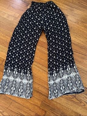 Ecote Black Printed Wide-Leg Pants